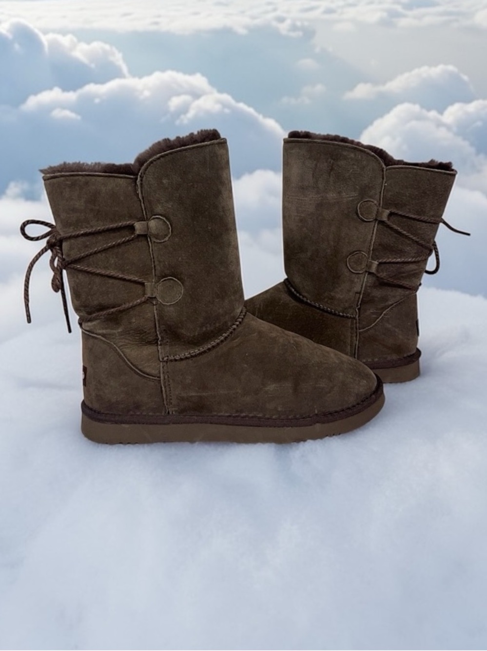 Lamo short boots. Size 10